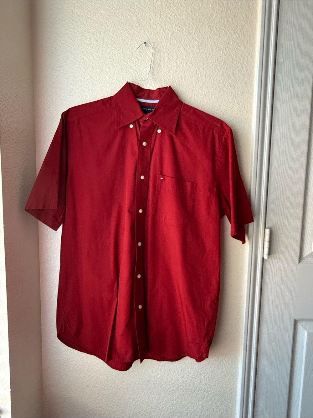 Tommy Hilfiger Men’s Red Short-Sleeve Button-Down Shirt